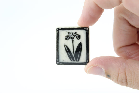 Iris pin